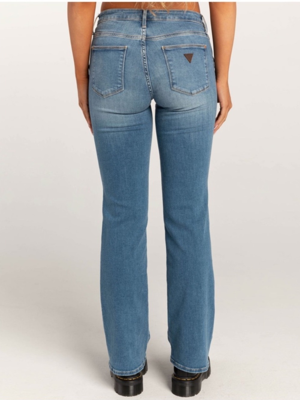 GUESS Bootcut Jeans in Medium Blue Wash